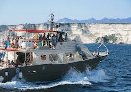 Gita in barca di un'intera giornata con pranzo e sosta alle Isole Lavezzi con L'Autre Croisière Bonifacio.