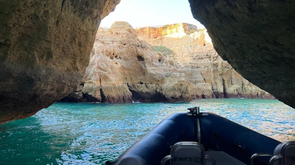 Giro in barca privata da Portimão lungo l'Algarve fino alla Grotta di Benagil.