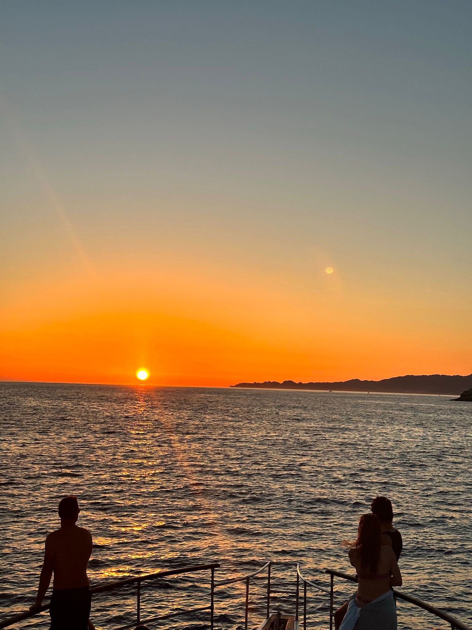 Balade en catamaran au coucher du soleil depuis Bonifacio avec Apéritif avec Briseis Croisières Bonifacio.