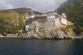 Balade en bateau le long de la côte du Mont Athos et de l'île d'Ammouliani avec Calypso Cruises Ouranoupoli.