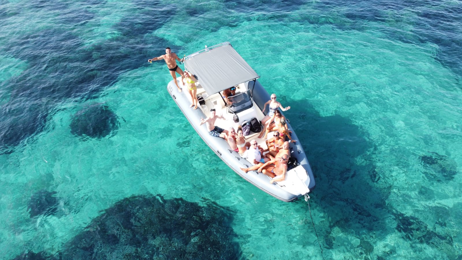 RIB-bootverhuur in Capo Vaticano (tot 10 personen) met Mondo Blu Diving Capo Vaticano.