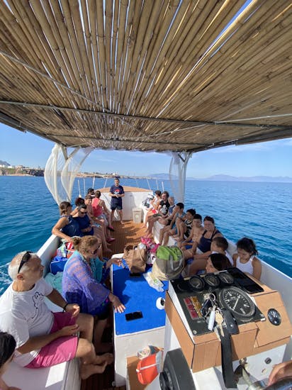 Gita in barca privata lungo la costa di Terrasini con aperitivo.