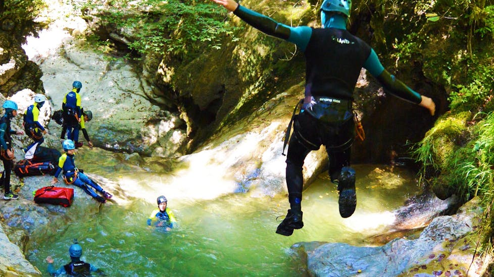Man jumping into the water during his session of Day Canyoning in the Lower Canyon des Écouges with Terra Nova Canyoning.