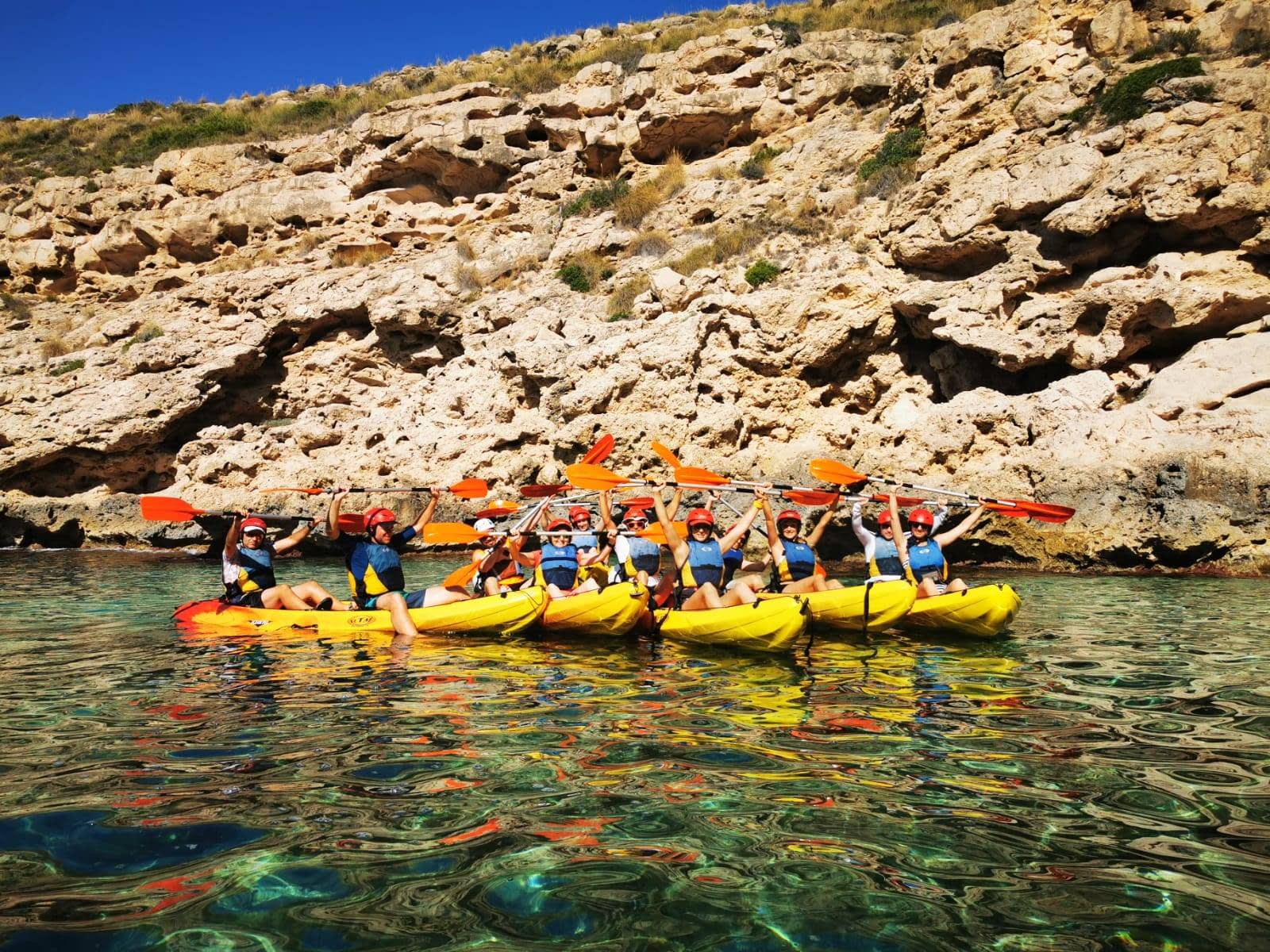 Canoë-kayak  facile - Cala Fonda avec Alicante Aventura.