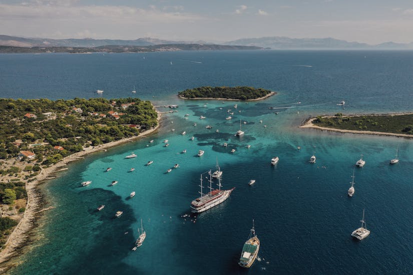 Excursión en barco a la  Laguna Azul y 3 Islas desde Split con snorkel.