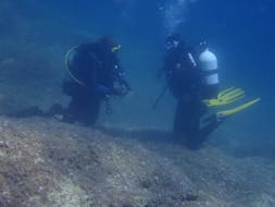 Two divers at the bottom of the sea during the PSS Open Water Diver Course in Biograd na Moru for Beginners from Just Dive Croatia.