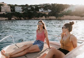 Gita privata in barca da Platja d'Aro lungo la Costa Brava con SUP con Costa Brava Experiences.