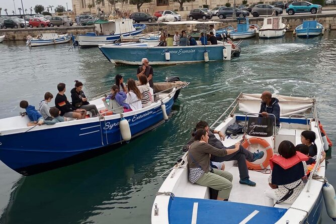 Paseo en barco de Siracusa a Arethusa Spring con Syracuse Excursion.