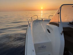 Gita privata in barca al tramonto da Platja d'Aro a S’Agaró con sosta per nuotare con Costa Brava Experiences.
