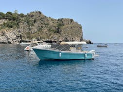 Bootstour von Giardini Naxos - Grotta delle Sirene mit Spisidda Boat Excursions Giardini Naxos.