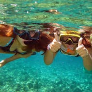 Girls snorkeling during their Snorkeling Trip from Nice from Le Poséidon Nice.