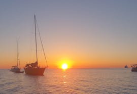 Giro in gommone privato al tramonto lungo il Golfo di Orosei con aperitivo con Agostino Charter Cala Gonone.