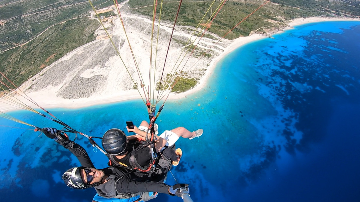 Vol en parapente acrobatique avec Aeroclub Albania.