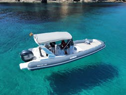 Bootsvermietung mit Führerschein in Santa Eulalia del Río (bis zu 12 Personen) mit Mar y Luz Charter Ibiza.