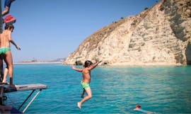 Tour in barca alla Baia di Souda, Capo Drepano e Baia di Almyrida con Quality Travel Crete.