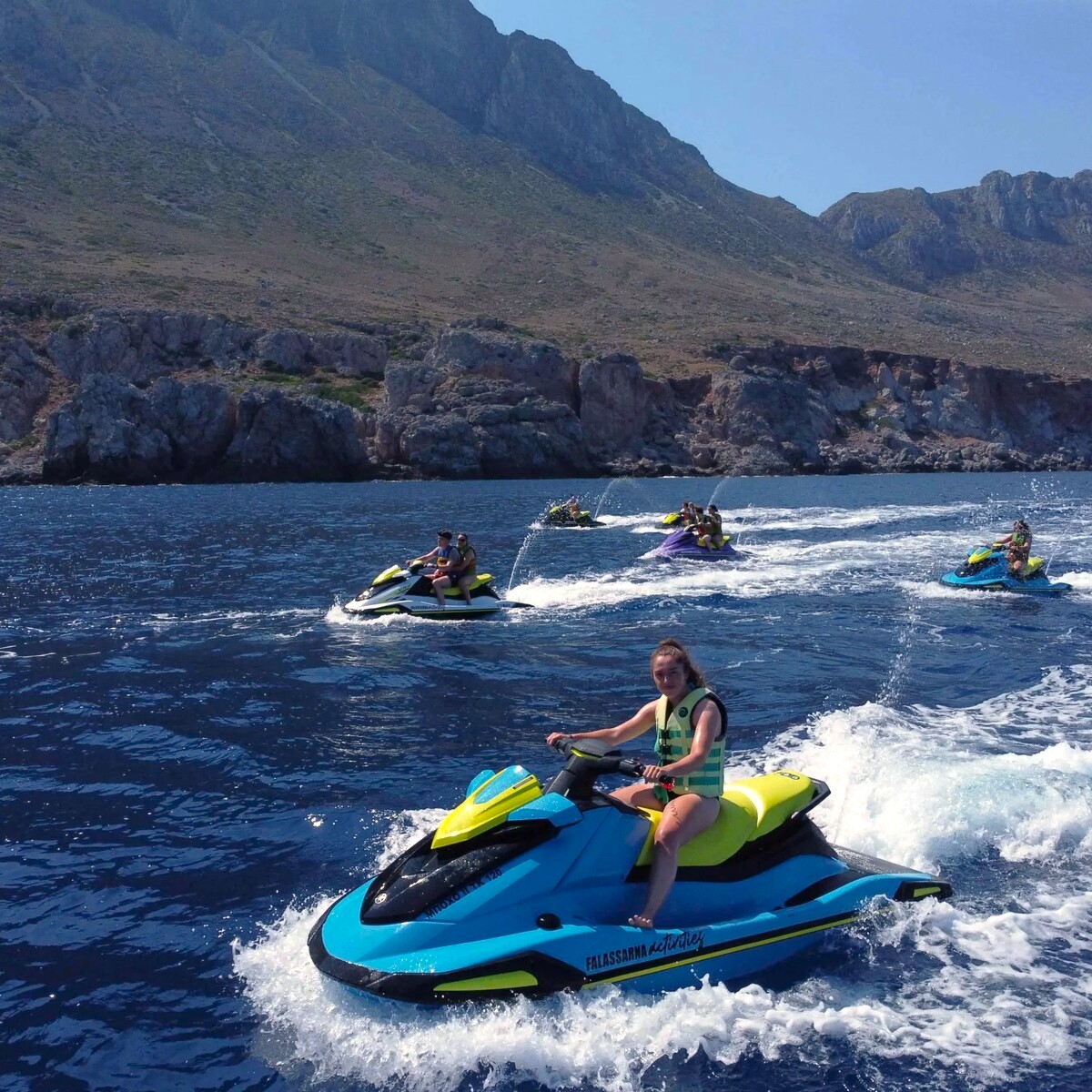 Moto de agua en Limeniskos - Playa de Falasarna con Falassarna Activities Crete.