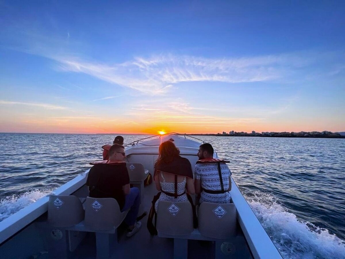 Paseo en barco de Portimão a Praia da Marinha  & al atardecer con Royal Nautic Portimão.