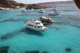 Excursion en bateau de Palau à 4 îles avec arrêt baignade à l'île de Caprera avec Linea delle Isola La Maddalena.