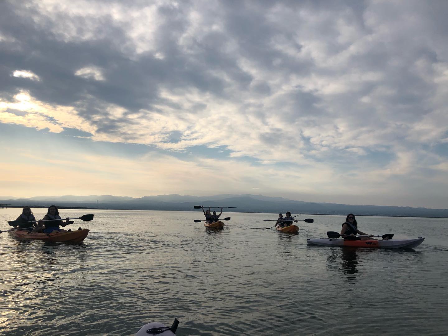 Preciosa Ruta en Kayak & SUP al amanecer en la desembocadura del río Ebro con IDILIC Turisme Esportiu.