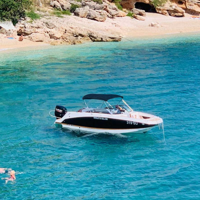 Four Winns HD240OB barco de alquiler de Afitat Bol Brac.