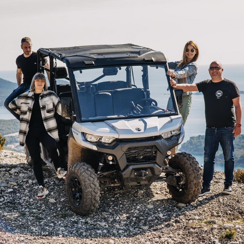 Excursión de medio día en buggy por la campiña occidental de Dubrovnik con ATV Arboretum.