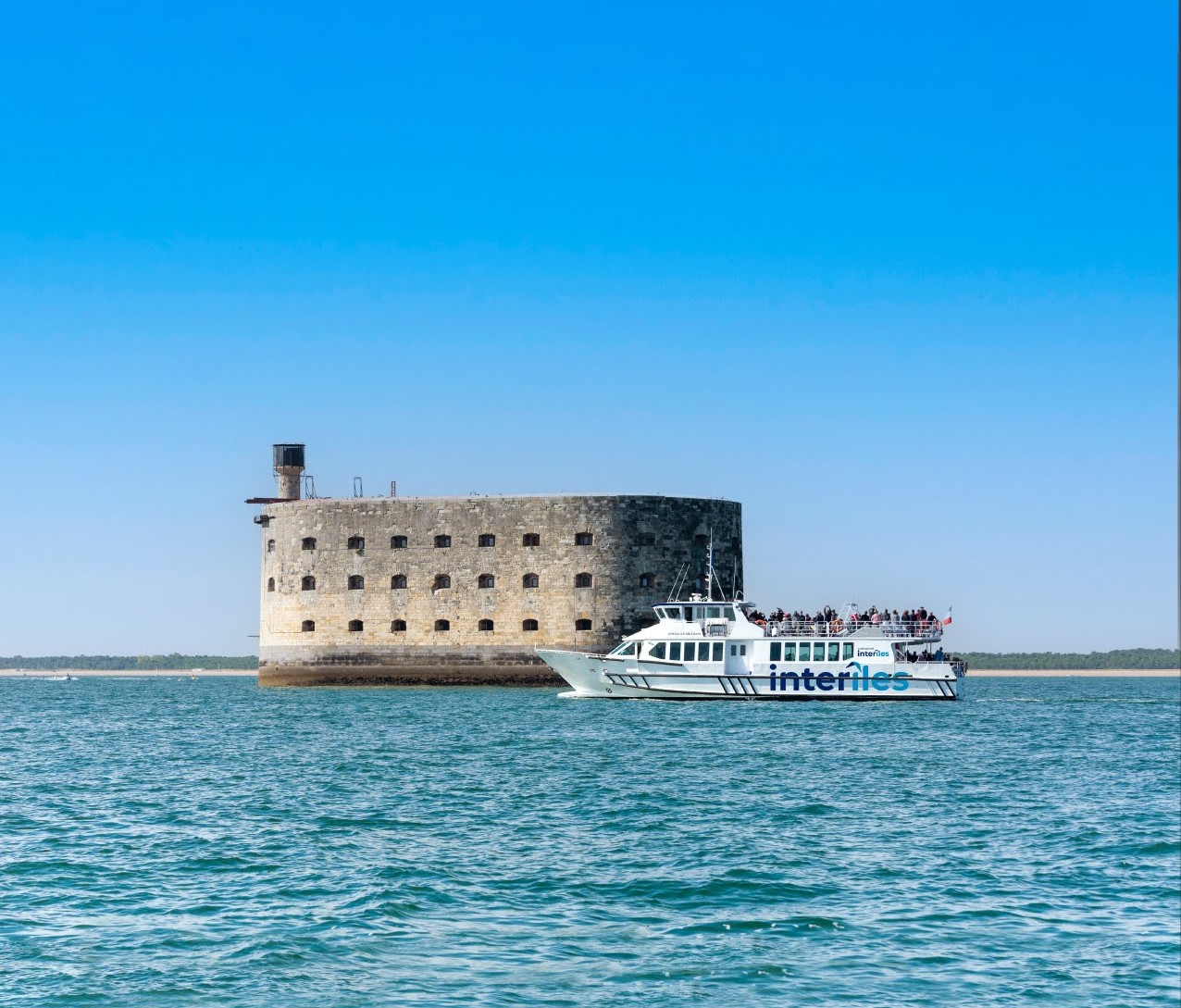 Balade en bateau autour de Fort Boyard & de l'île d'Aix depuis ...