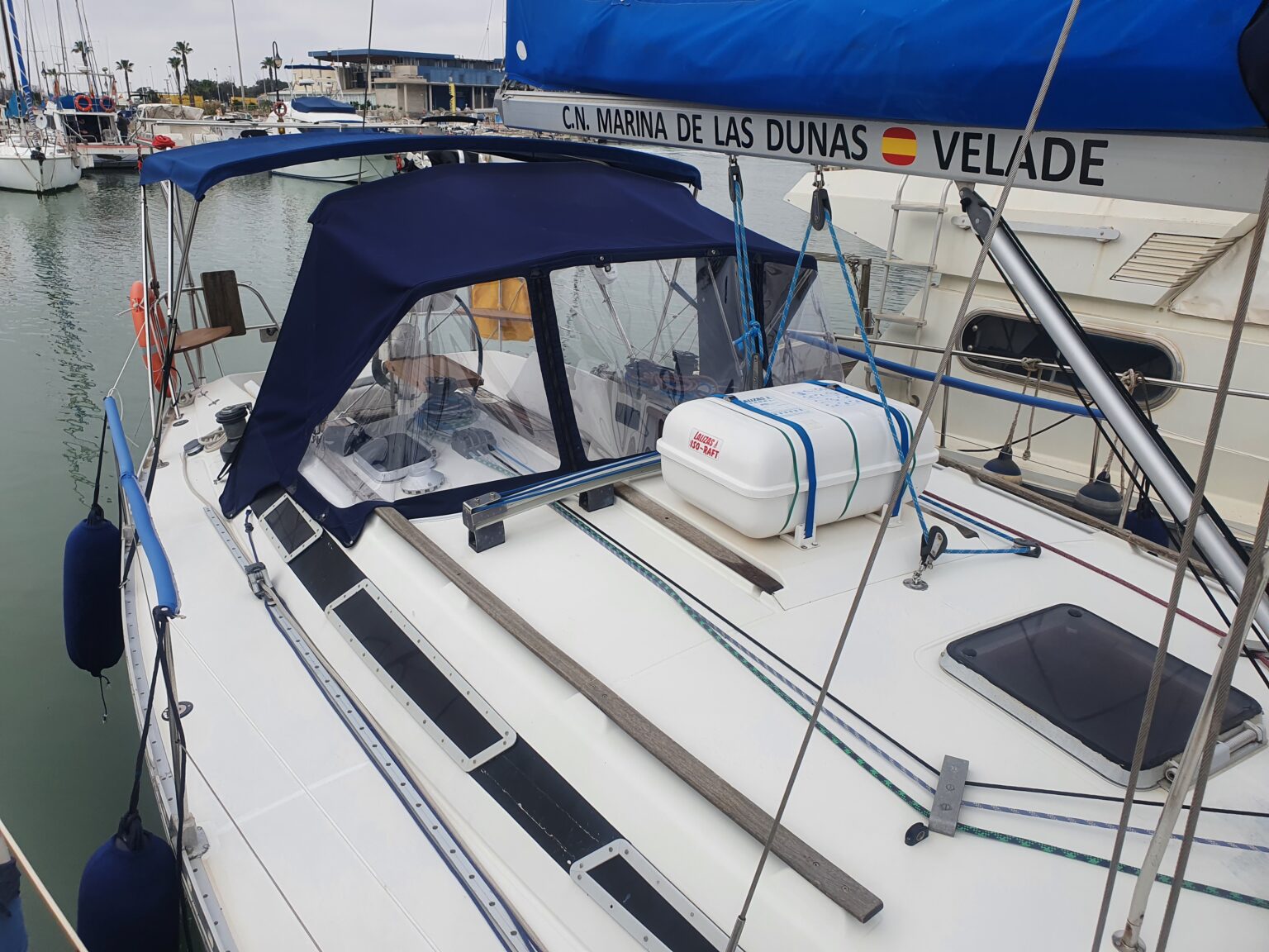 Grand Location de voilier avec permis à Alicante (jusqu'à 12 personnes) avec La Reina Azul Nautica Alicante.