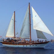 Bild einer türkischen Gulet während einer Bootstour zu Gozo, Comino und Malta mit Mittagessen von Barbarossa Excursions Malta.
