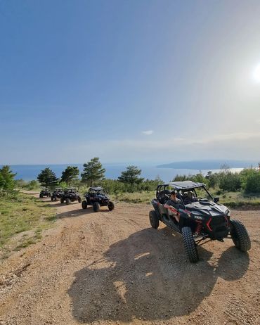 Giro in buggy da Baška Voda attraverso il Monte Biokovo con pranzo.