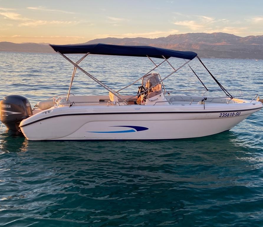 Viaje privado en barco a la costa croata con comida y bebidas (hasta 9 personas) con Island Time Croatia.