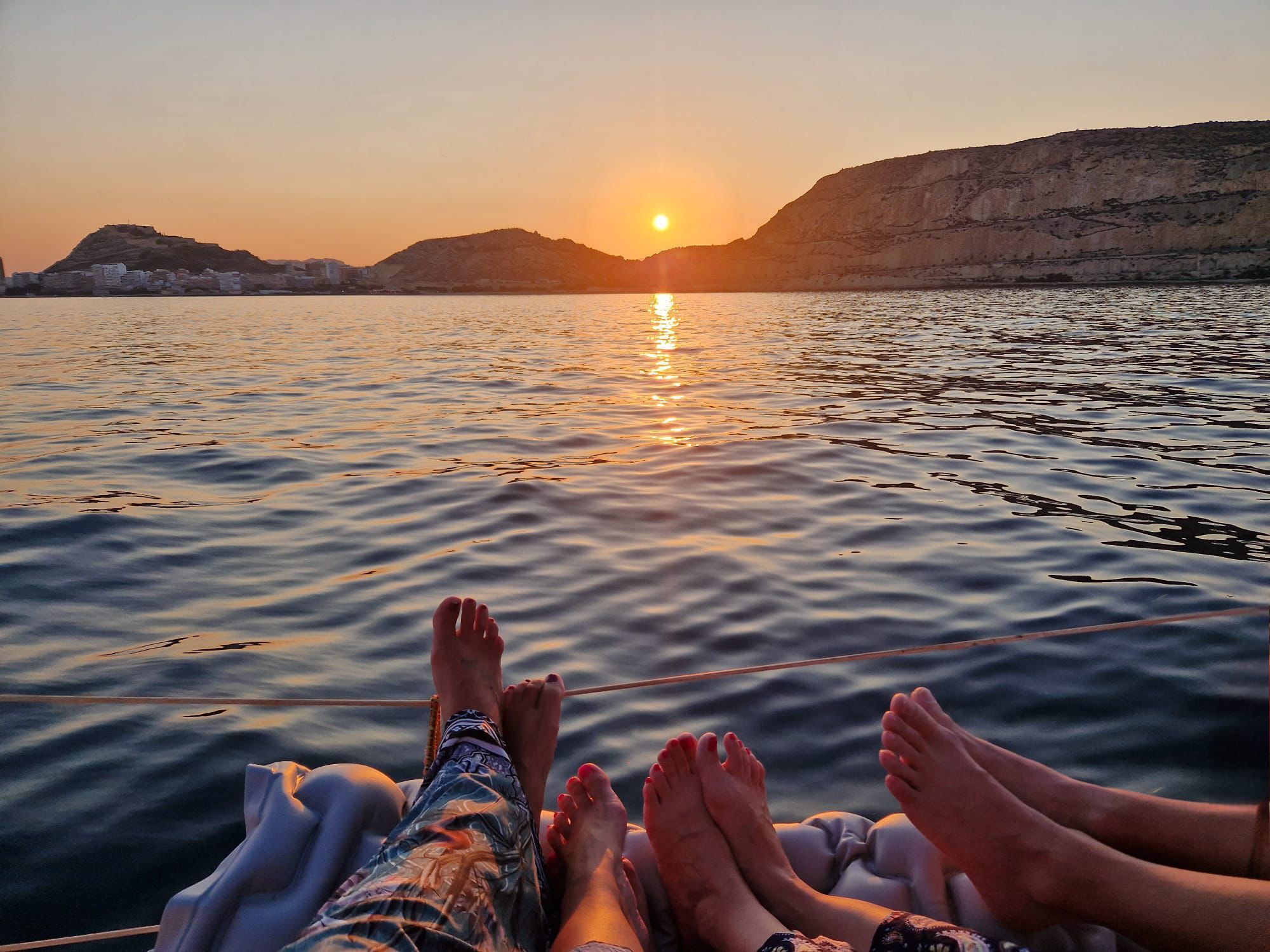 Excursion en bateau au coucher du soleil depuis Alicante sur la Costa Blanca avec Navega Conmigo Alicante.
