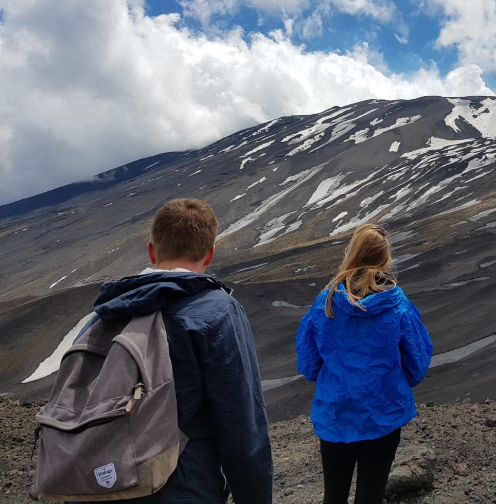 Hiking di mezza giornata al Monte Etna con Etna Emotion.