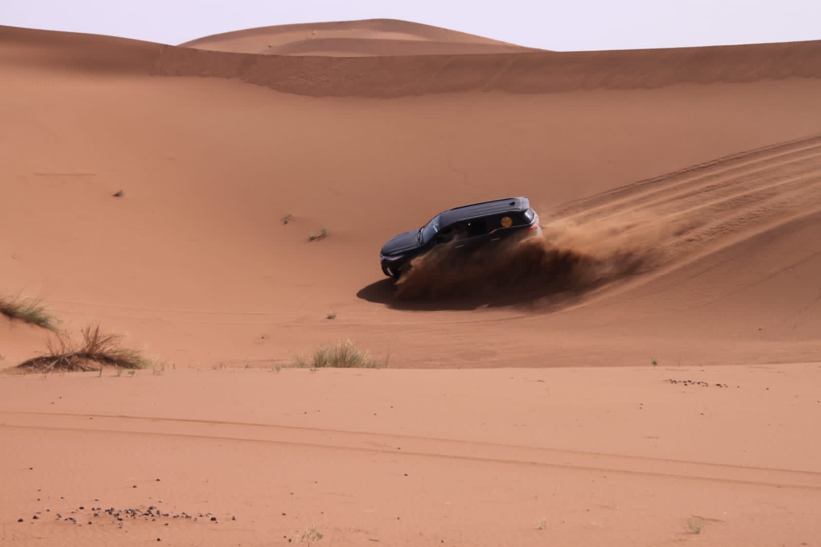 Tour di 3 giorni nel deserto da Marrakech a Fès con notte a Merzouga e giro in cammello con Terra Nomadic Travels Marrakech.