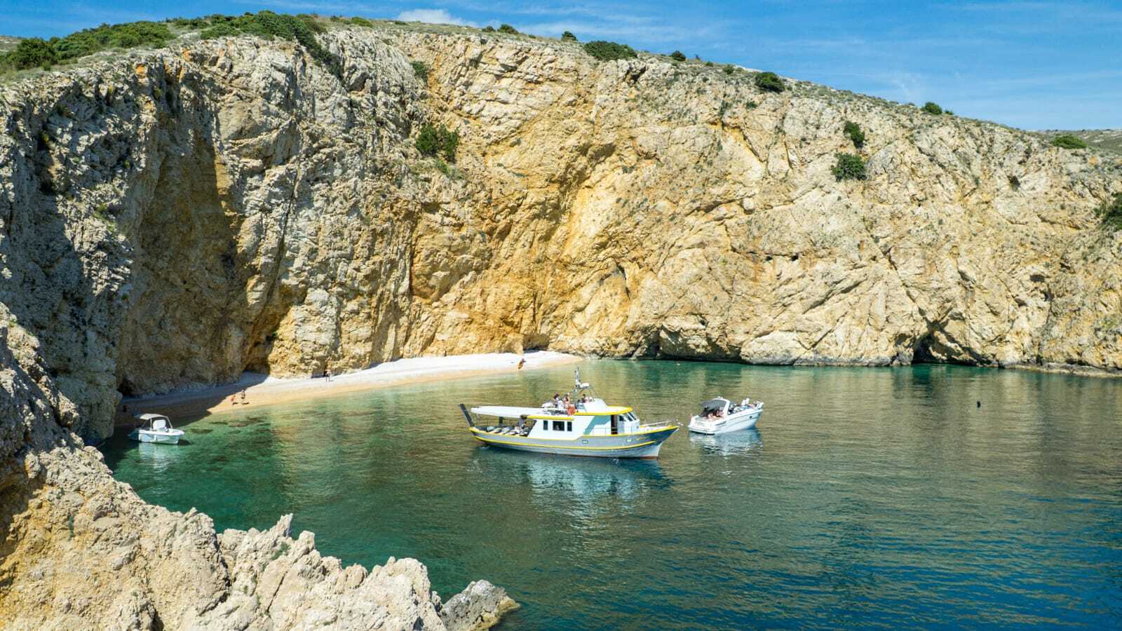 Boottocht naar het Gouden Strand & de Blauwe Grot met Vojga Excursions Krk.