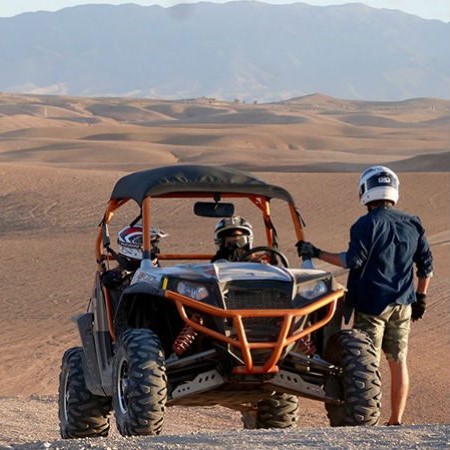 Excursion en buggy d'une journée dans le désert d'Agafay autour de Marrakech avec Déjeuner avec Rak Adventure Marrakesh.