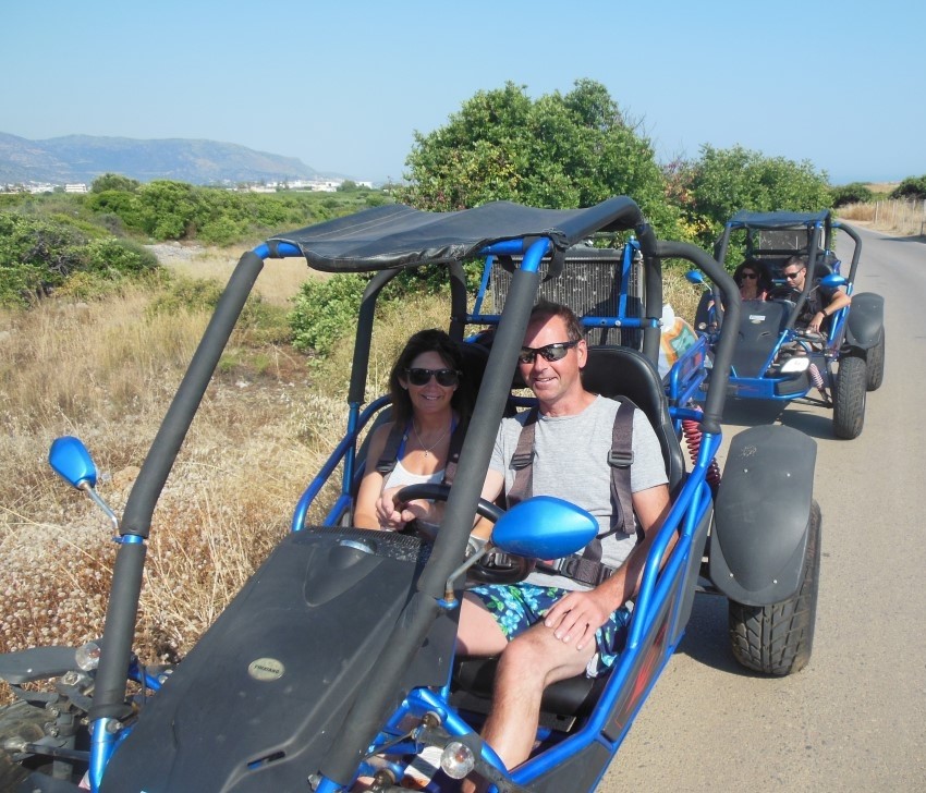 Tour di un giorno in buggy intorno Malia con pranzo incluso con Malia Travel.