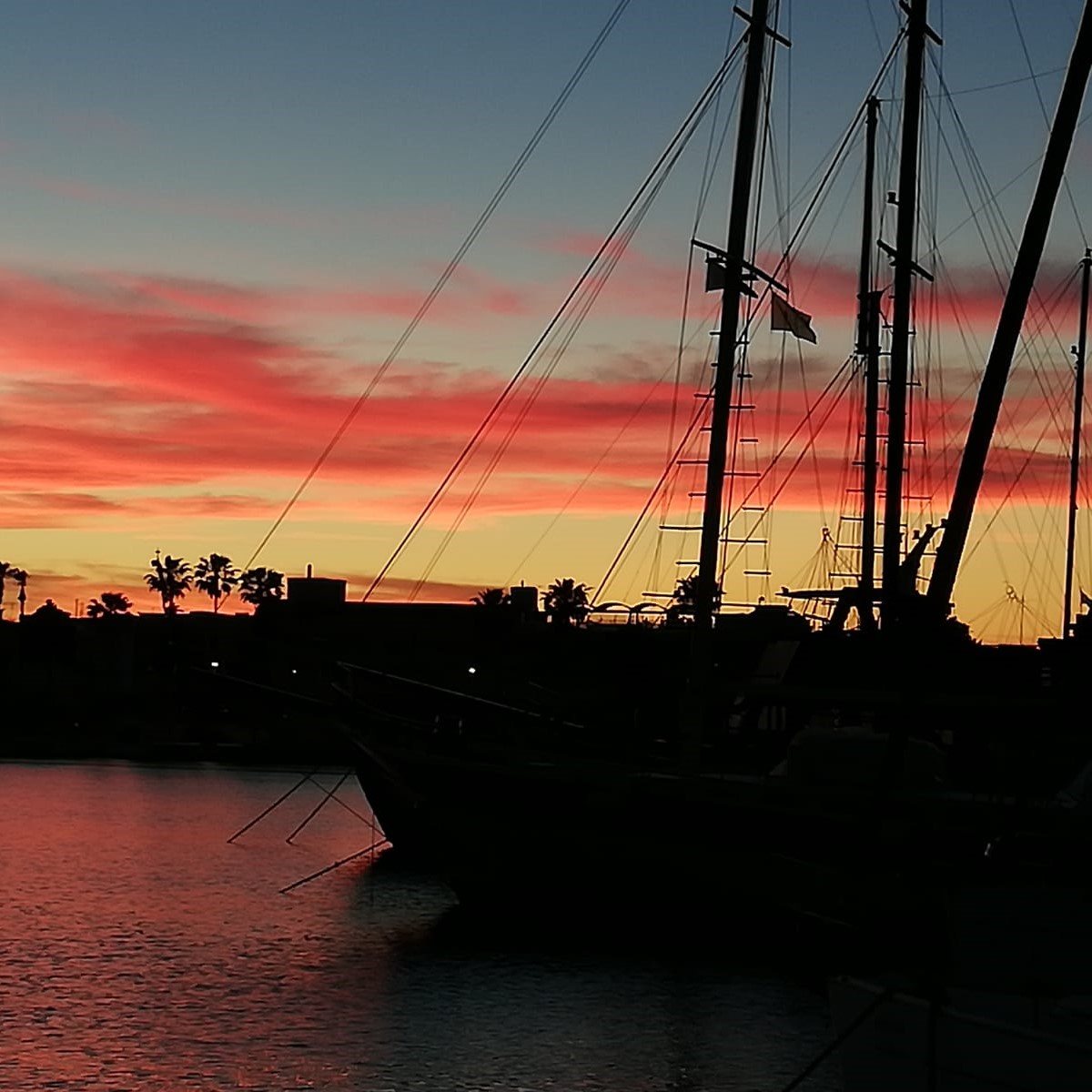 Boottocht bij zonsondergang rond Paros met aperitief met Galatea Paros Cruises.