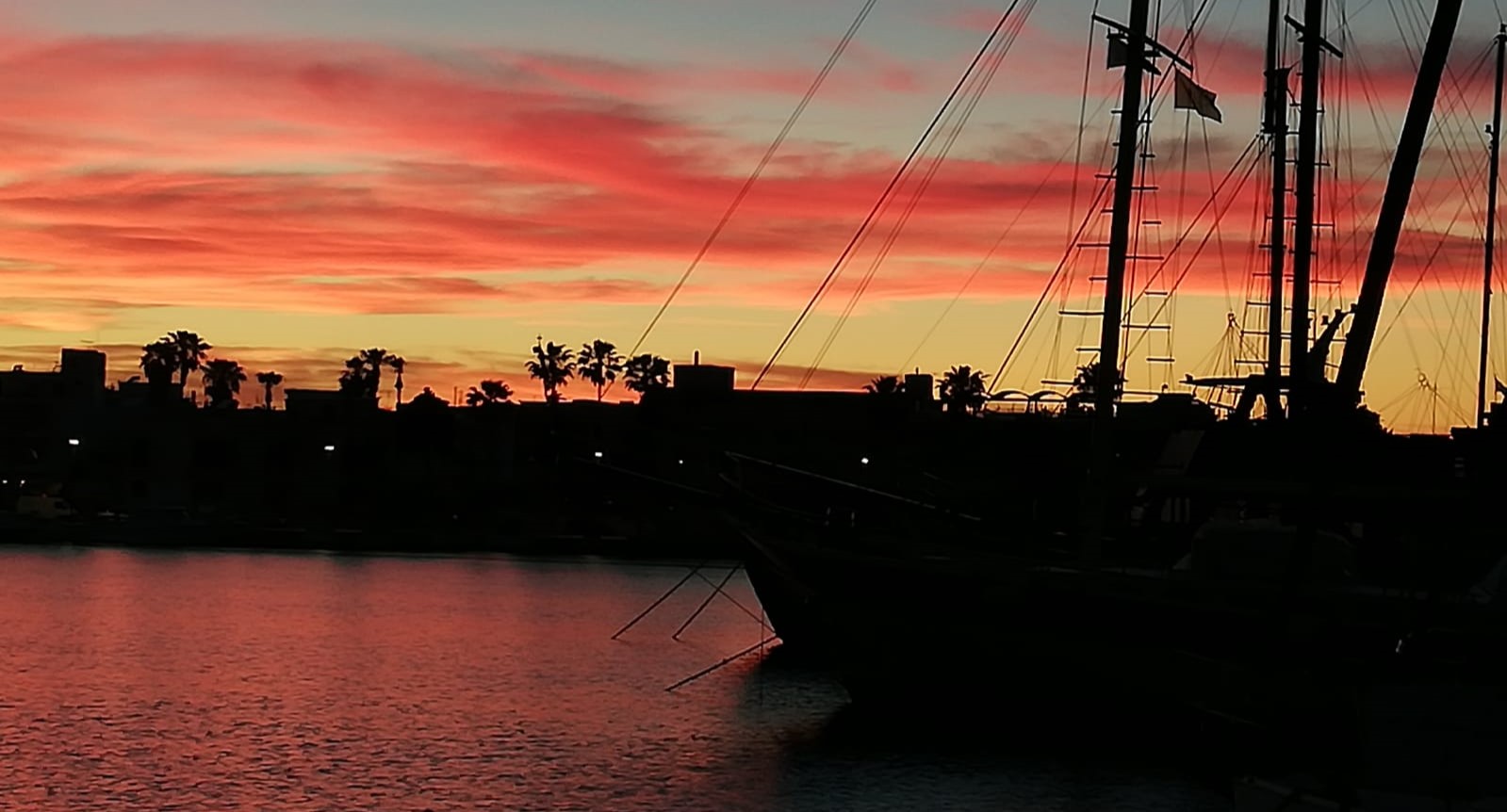 Boottocht bij zonsondergang rond Paros met aperitief.