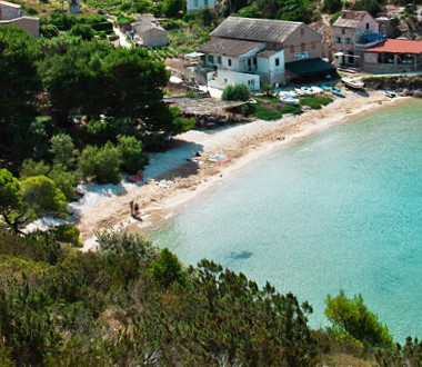Excursion en bateau semi-rigide à la Grotte Bleue et la Baie de Porat avec Royal Marine Croatia Komiža.
