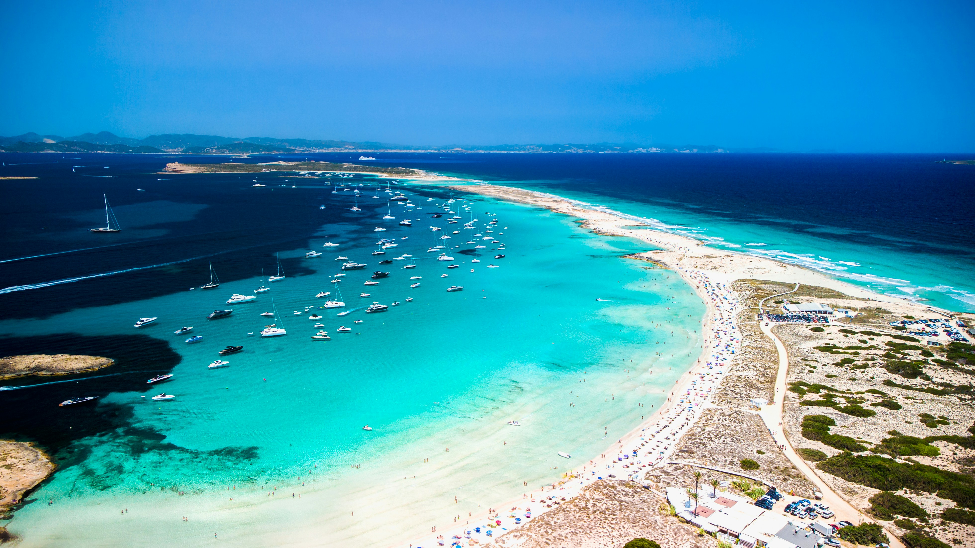 Ibiza: Ferry de ida y vuelta a Formentera desde Figueretas o Playa d'en Bossa.