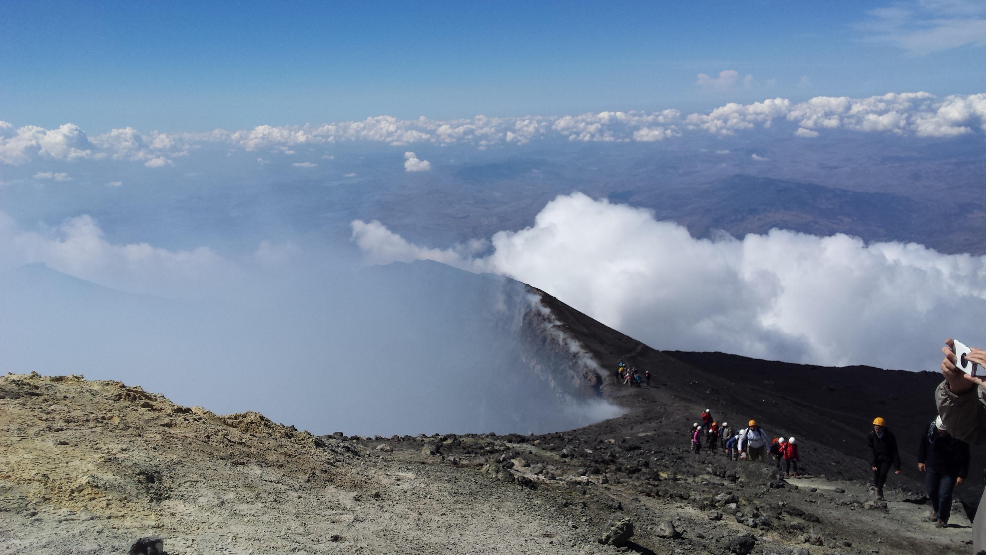 Trekking all'alba sull'Etna.