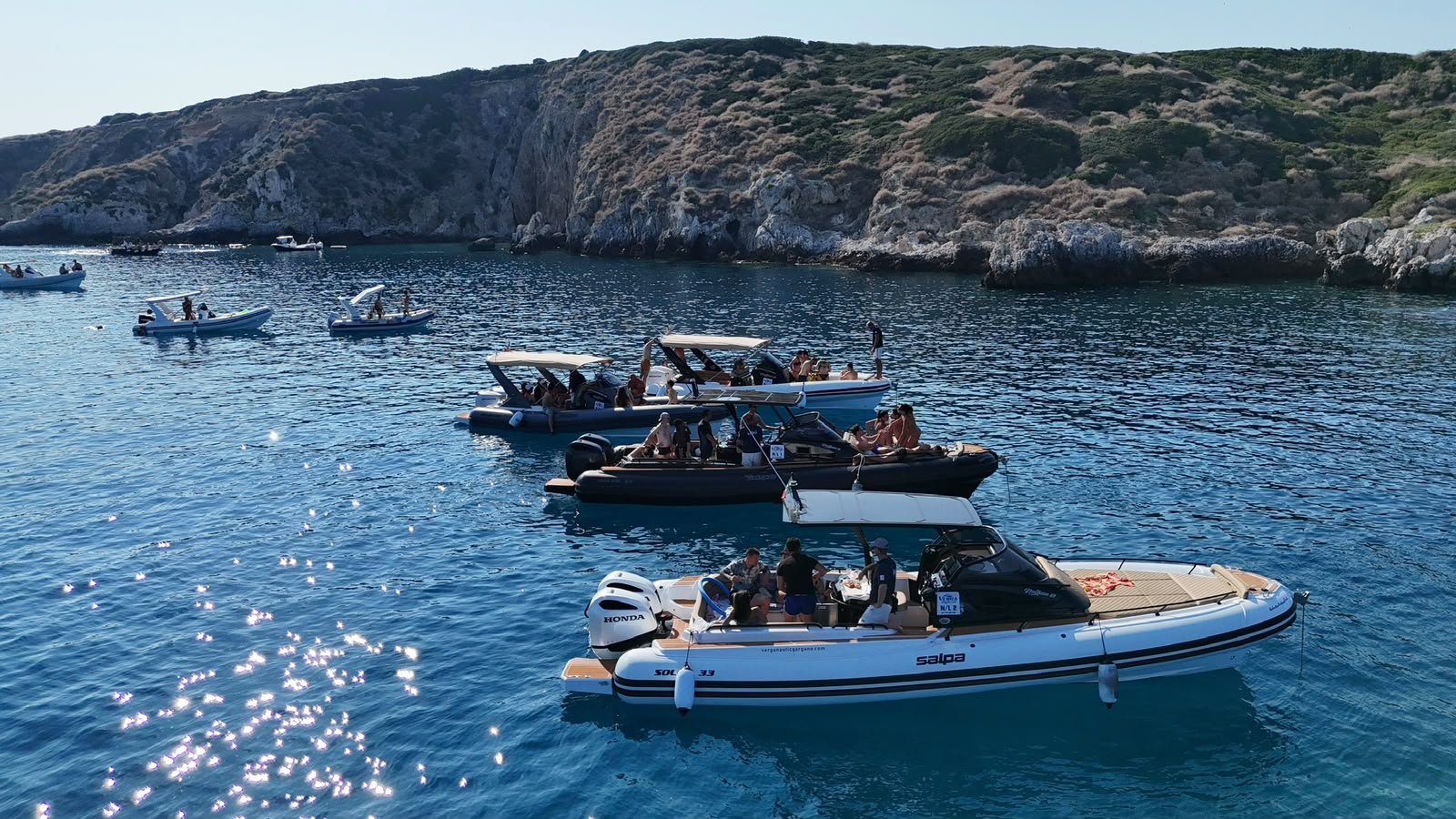 Tour in mini yacht da Rodi Garganico alle Isole Tremiti con soste per nuotare con Verga Nautic Jet Rodi Garganico.