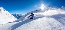 Off-Piste Skiing Lessons for Advanced Freeriders from Mountain Sports Mayrhofen.