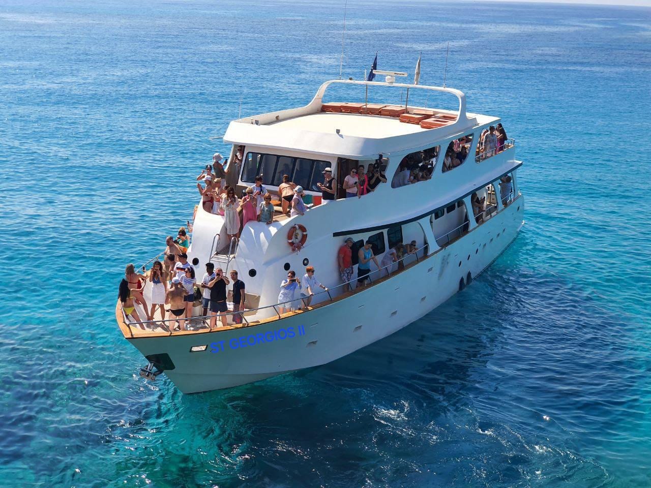 Paseo en barco de Protaras a Konnos Beach con St Georgios Boat .