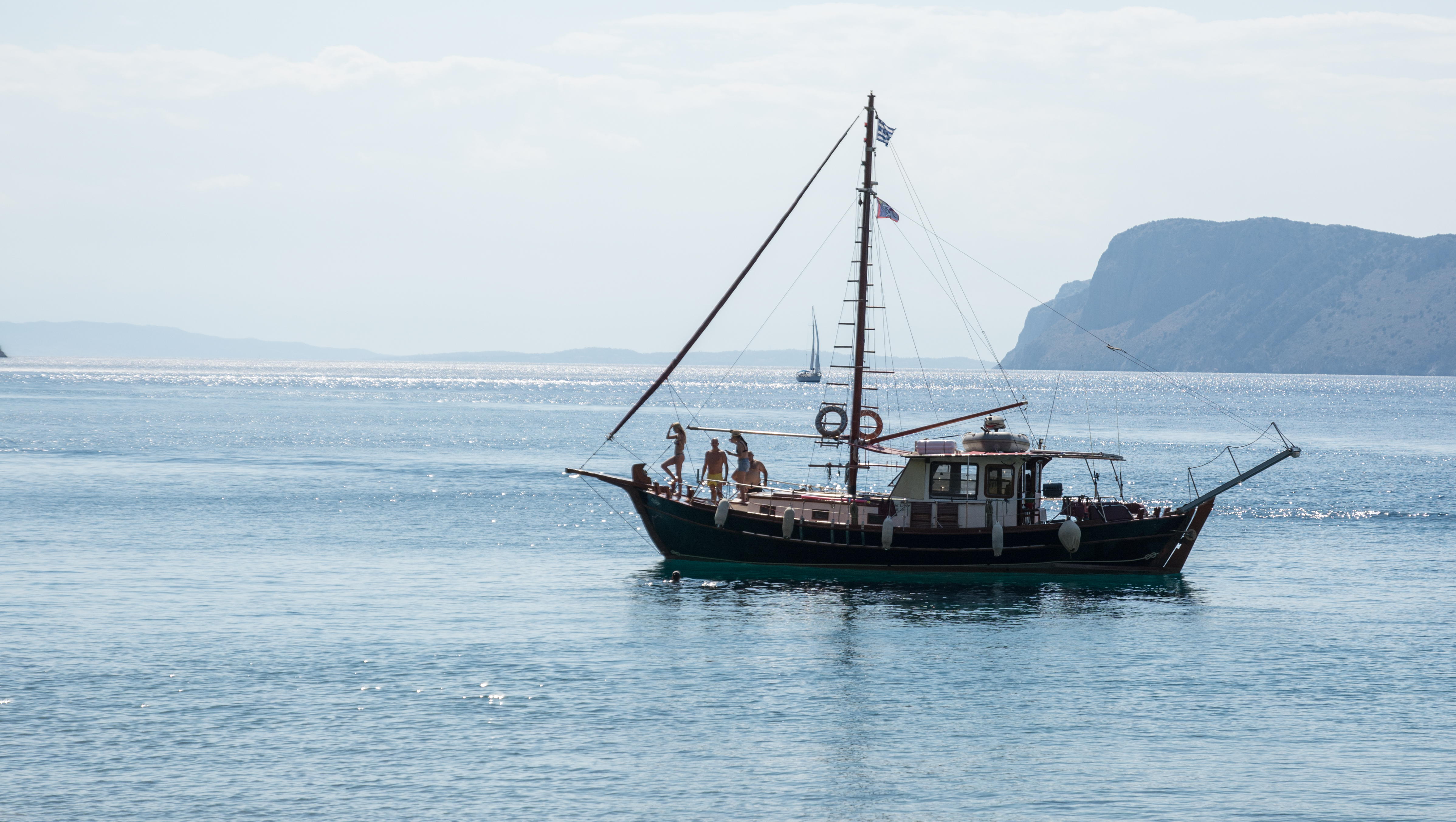 Balade privée en bateau d'une journée de Athènes avec BBQ et Baignade avec Wonderful Cruises.