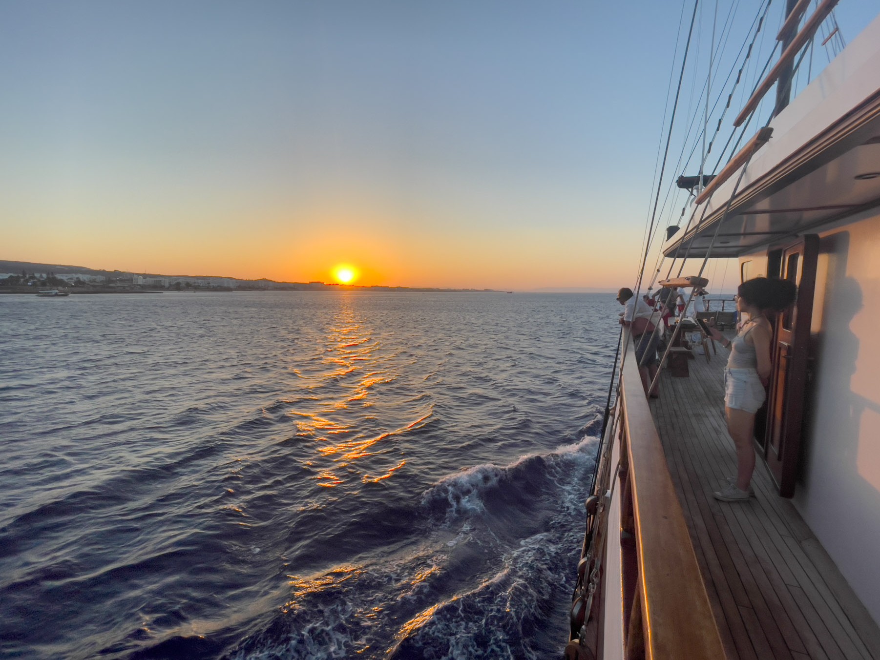 Bootstour bei Sonnenuntergang ab Protaras mit Willkommensgetränk und Schnorcheln mit Larnaca Napa Sea Cruises.