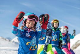 A group of children learns how to ski during their private ski lessons for all levels with skischule Bad Hofgastein.