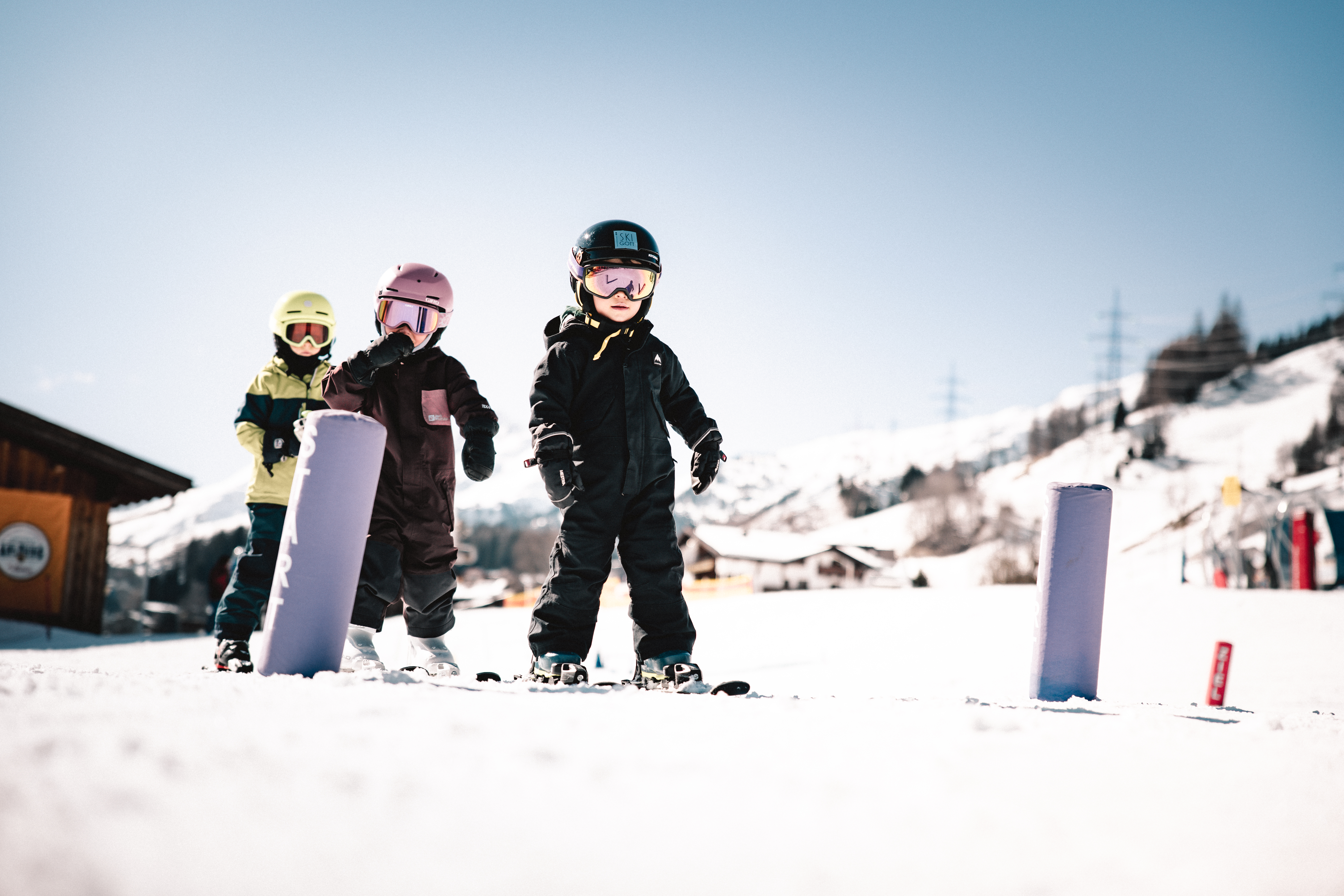 Lezioni di sci per bambini "Minis" (4 anni) per principianti con Scuola di sci Arlberg.