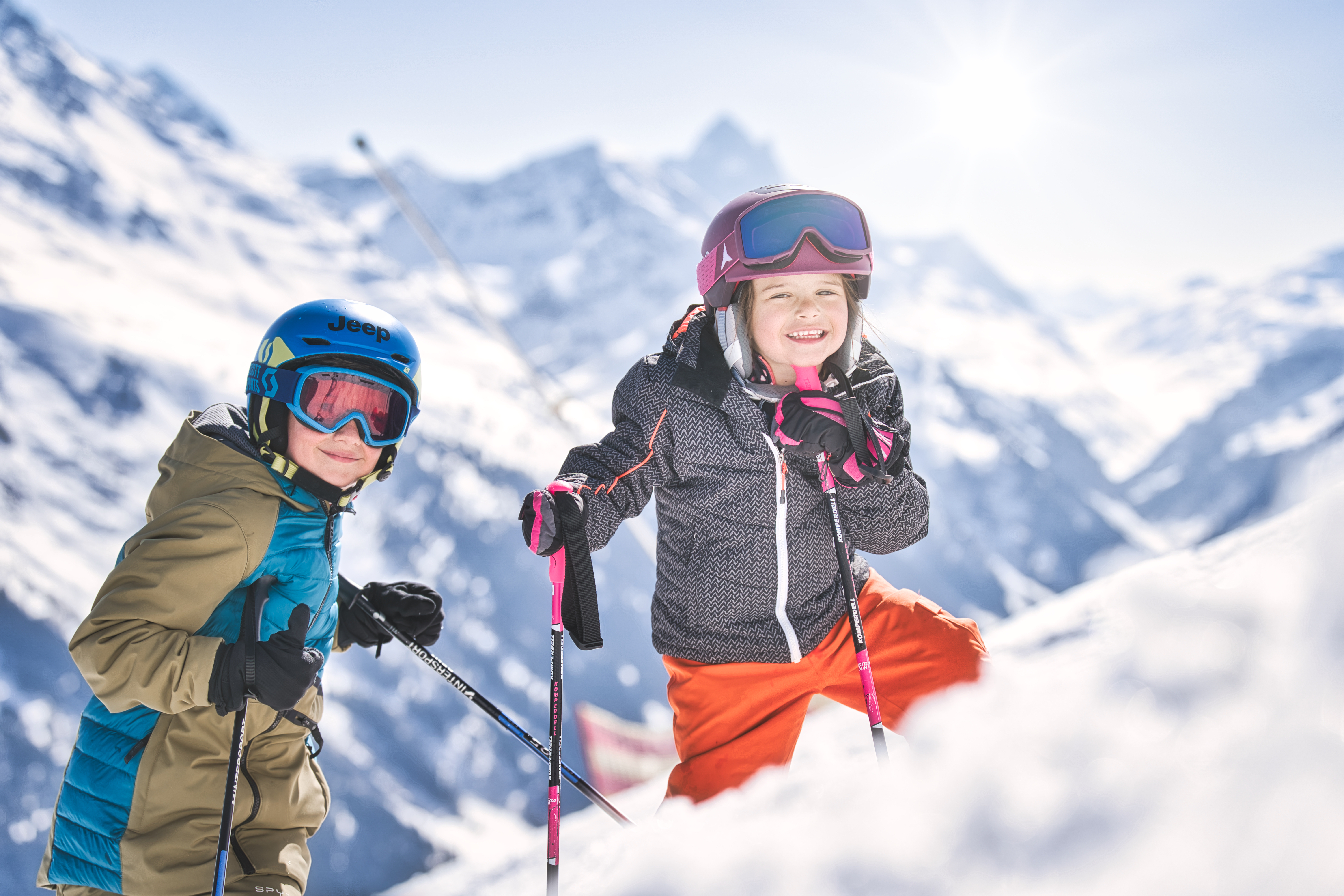 Clases de esquí para niños "Juniors" (5-11 años) con experiencia con Escuela de esquí Arlberg.