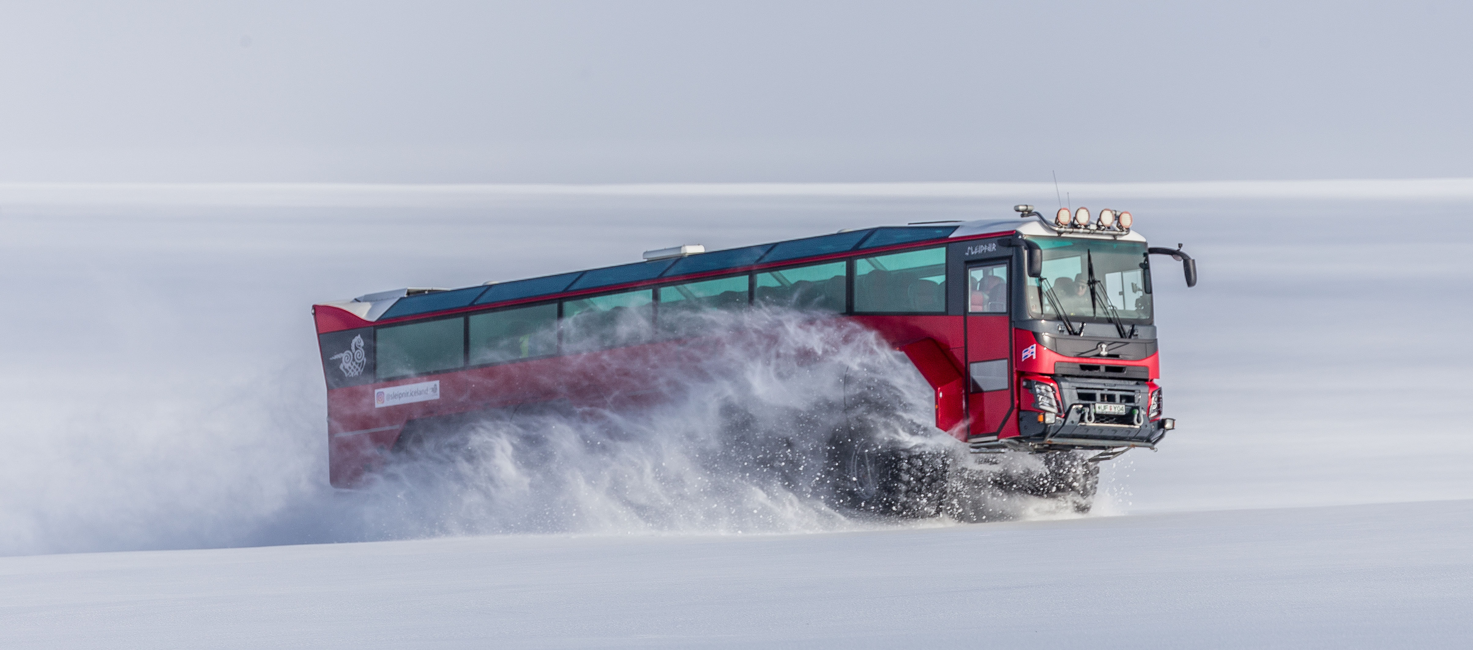 Excursión al glaciar Langjökull y a la cueva de hielo desde la cascada de Gullfoss con  Sleipnir Tours Islandia.